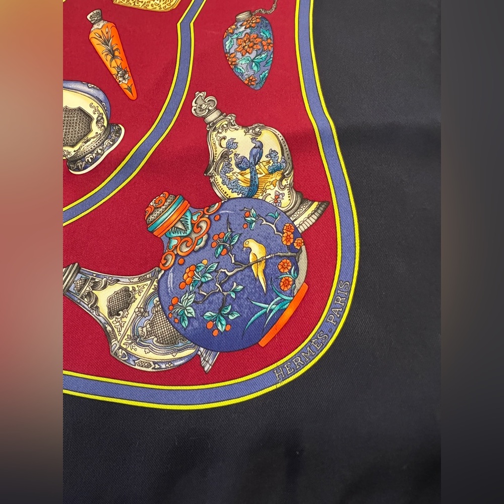 Hermès Qu`importe le flacon silk scarf - Picture 7 of 10